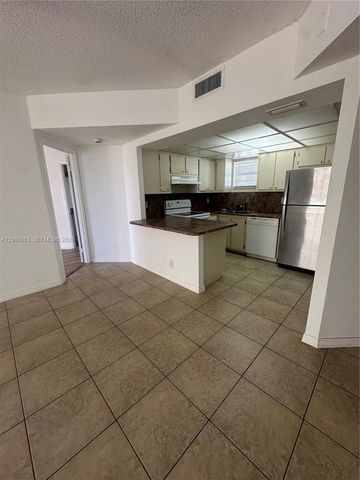 8290 Lake Drive 517, Doral, FL 33166