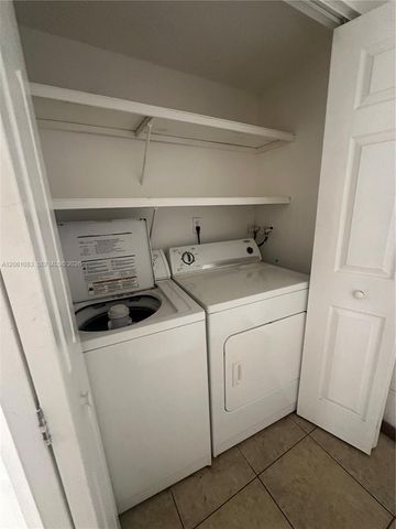 8290 Lake Drive 517, Doral, FL 33166