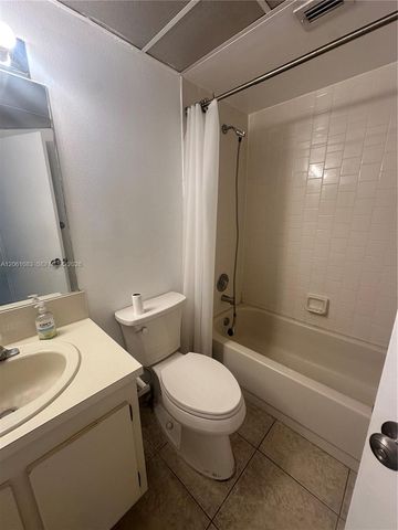 8290 Lake Drive 517, Doral, FL 33166