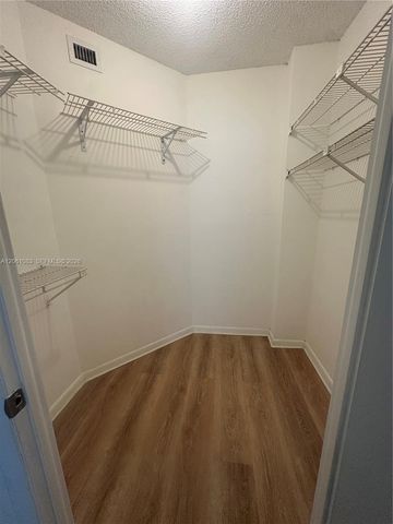 8290 Lake Drive 517, Doral, FL 33166