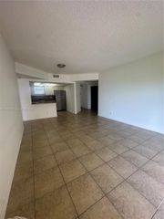 8290 Lake Drive 517, Doral, FL 33166