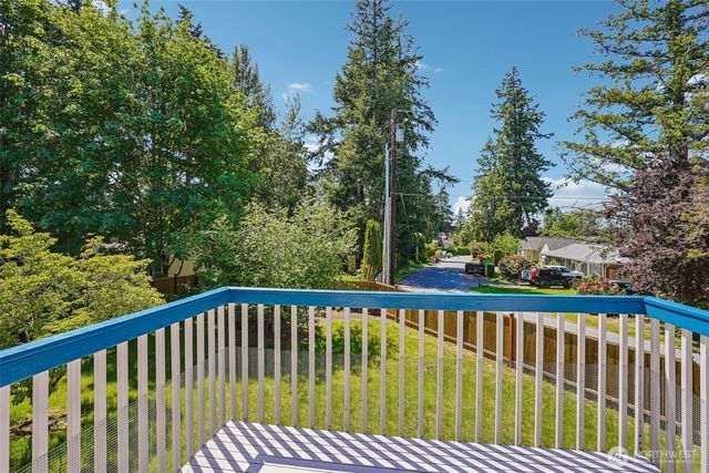 26555 220th Place SE, Maple Valley, WA 98038