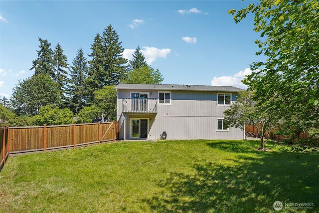 26555 220th Place SE, Maple Valley, WA 98038