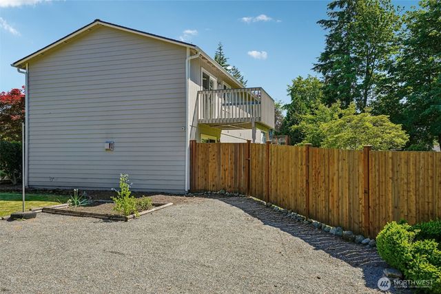 26555 220th Place SE, Maple Valley, WA 98038