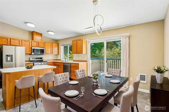 26555 220th Place SE, Maple Valley, WA 98038