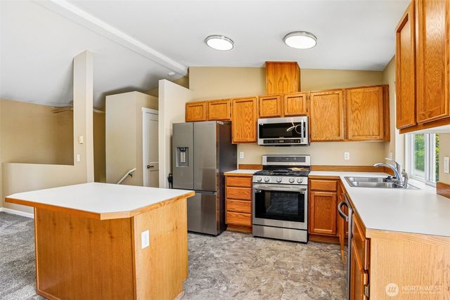 26555 220th Place SE, Maple Valley, WA 98038