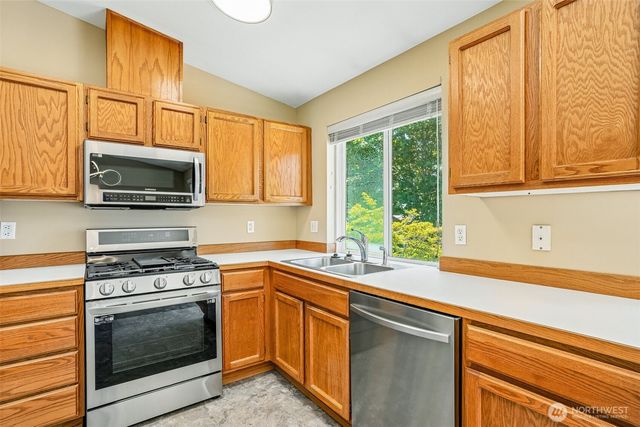 26555 220th Place SE, Maple Valley, WA 98038