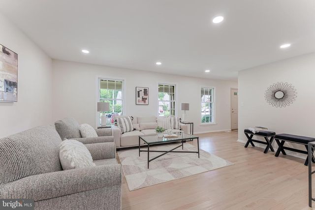 9109 PARLIAMENT DR, Burke, VA 22015