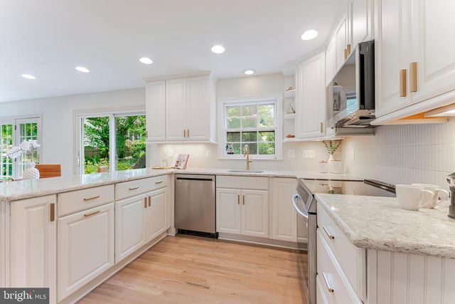9109 PARLIAMENT DR, Burke, VA 22015