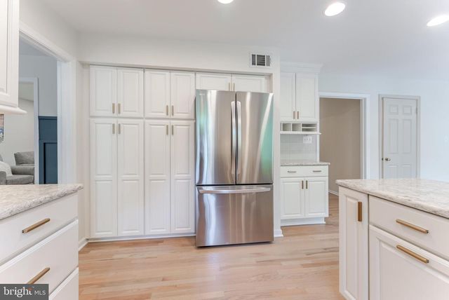 9109 PARLIAMENT DR, Burke, VA 22015