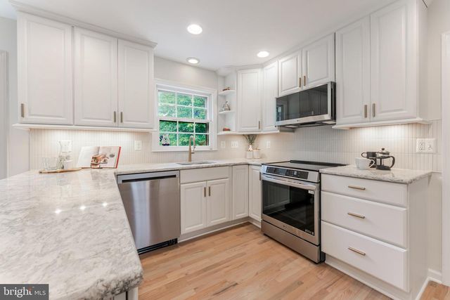9109 PARLIAMENT DR, Burke, VA 22015