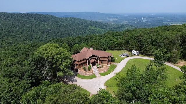 131 Bluff Line Dr, Mcminnville, TN 37110