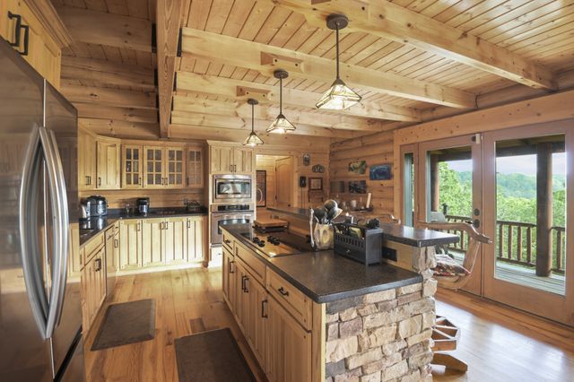 131 Bluff Line Dr, Mcminnville, TN 37110