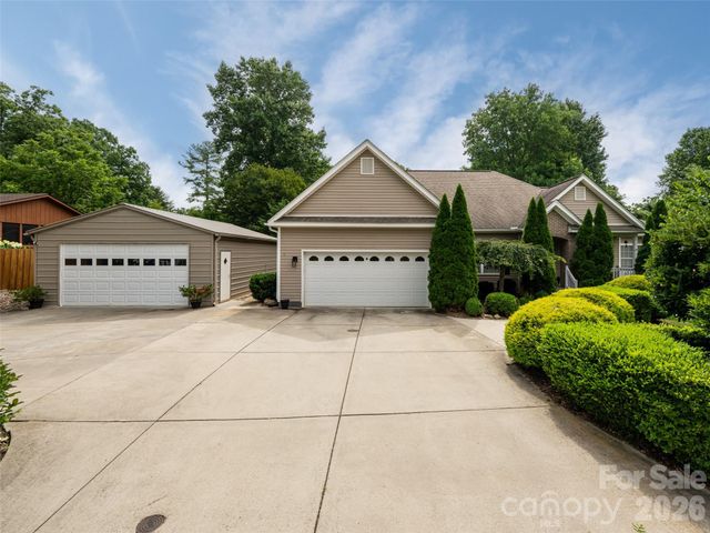 125 Craggy Street, Black Mountain, NC 28711