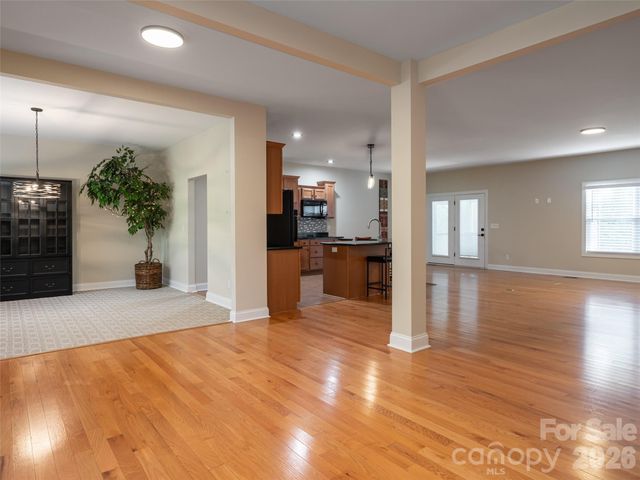 125 Craggy Street, Black Mountain, NC 28711