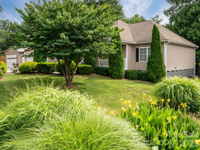 125 Craggy Street, Black Mountain, NC 28711