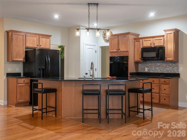 125 Craggy Street, Black Mountain, NC 28711