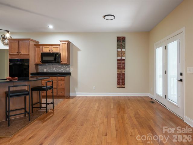 125 Craggy Street, Black Mountain, NC 28711