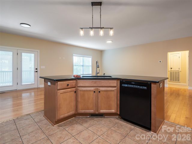 125 Craggy Street, Black Mountain, NC 28711