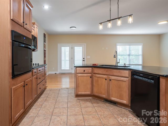 125 Craggy Street, Black Mountain, NC 28711