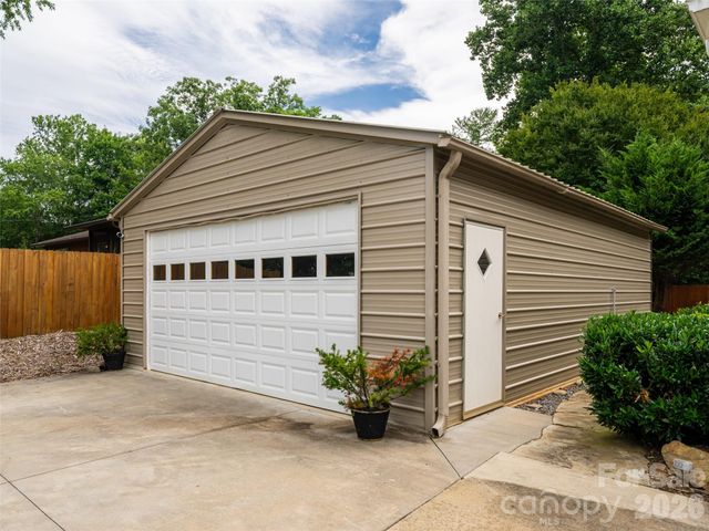125 Craggy Street, Black Mountain, NC 28711