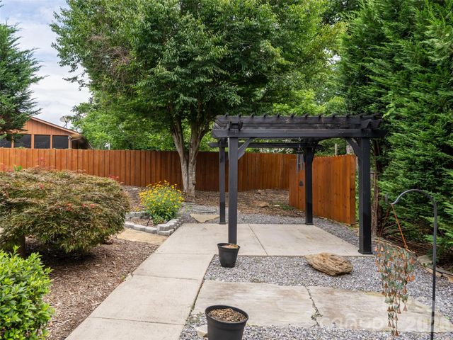 125 Craggy Street, Black Mountain, NC 28711