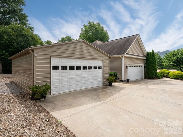 125 Craggy Street, Black Mountain, NC 28711