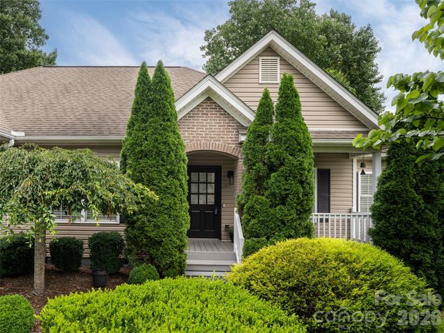 125 Craggy Street, Black Mountain, NC 28711
