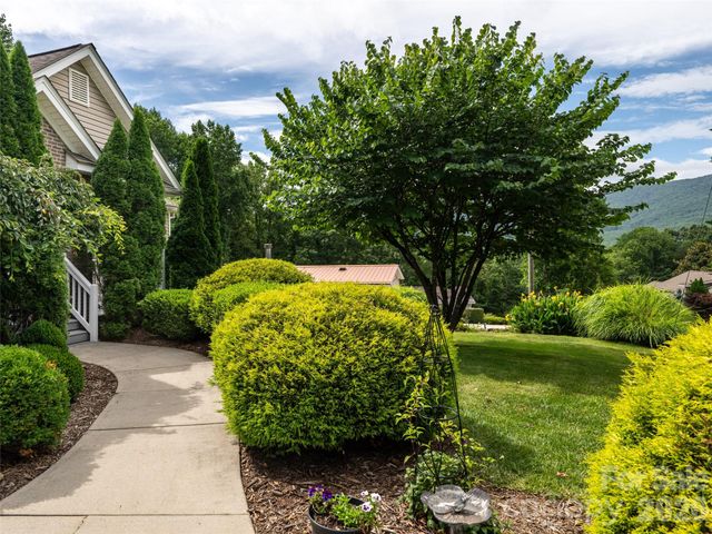 125 Craggy Street, Black Mountain, NC 28711