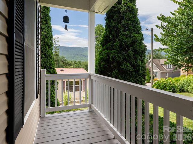 125 Craggy Street, Black Mountain, NC 28711