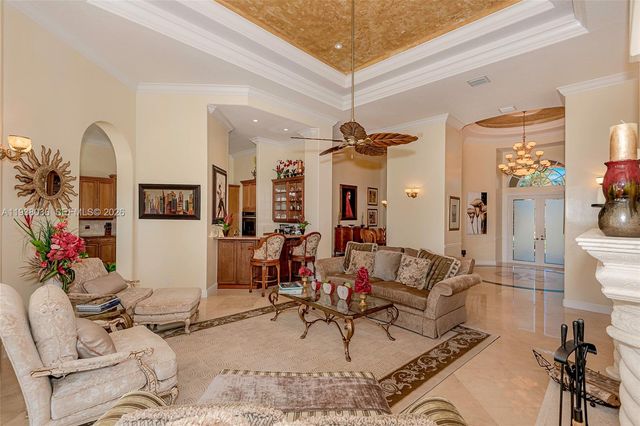 610 W Enclave Cir W, Pembroke Pines, FL 33027