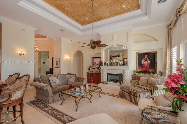 610 W Enclave Cir W, Pembroke Pines, FL 33027