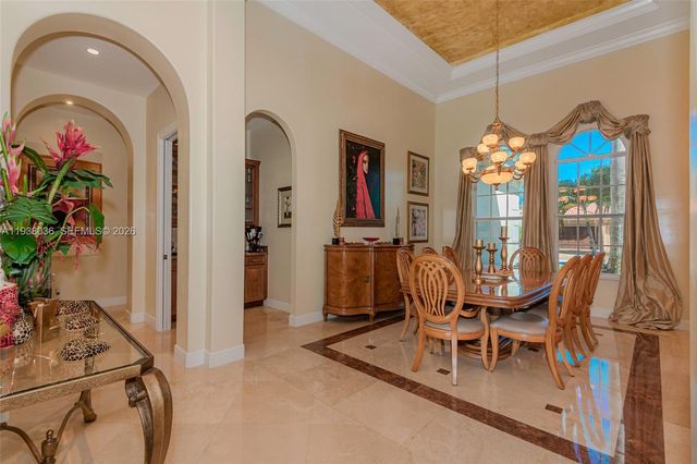 610 W Enclave Cir W, Pembroke Pines, FL 33027