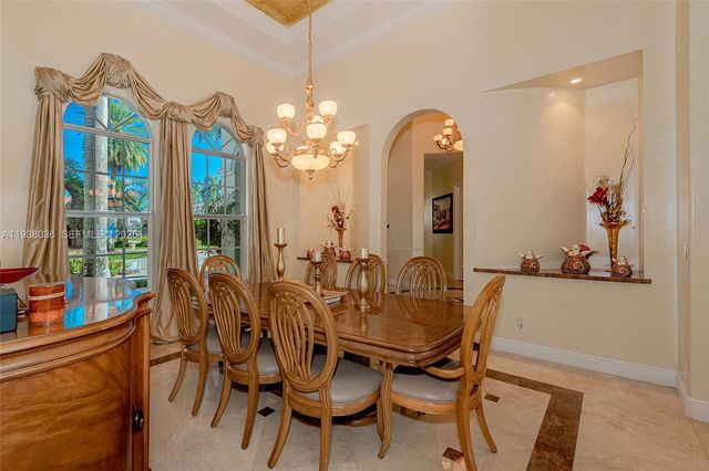 610 W Enclave Cir W, Pembroke Pines, FL 33027