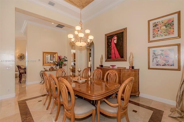 610 W Enclave Cir W, Pembroke Pines, FL 33027