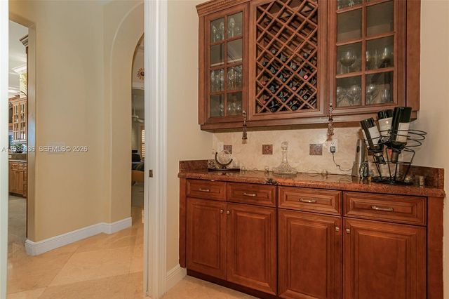 610 W Enclave Cir W, Pembroke Pines, FL 33027