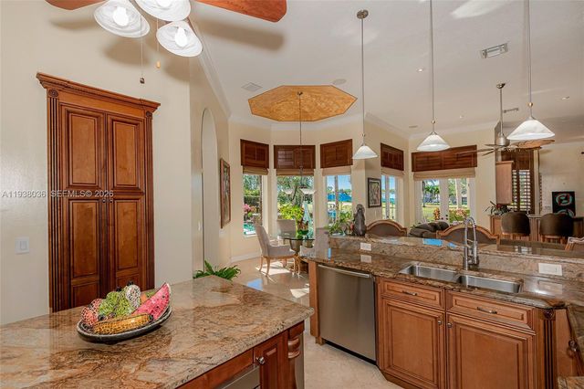 610 W Enclave Cir W, Pembroke Pines, FL 33027