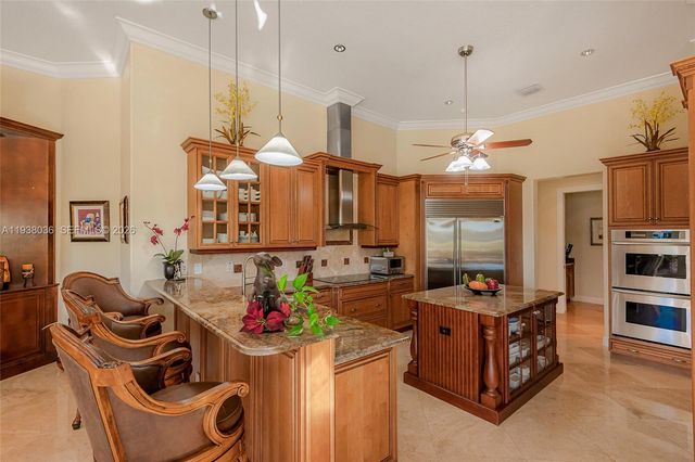 610 W Enclave Cir W, Pembroke Pines, FL 33027