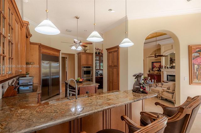 610 W Enclave Cir W, Pembroke Pines, FL 33027