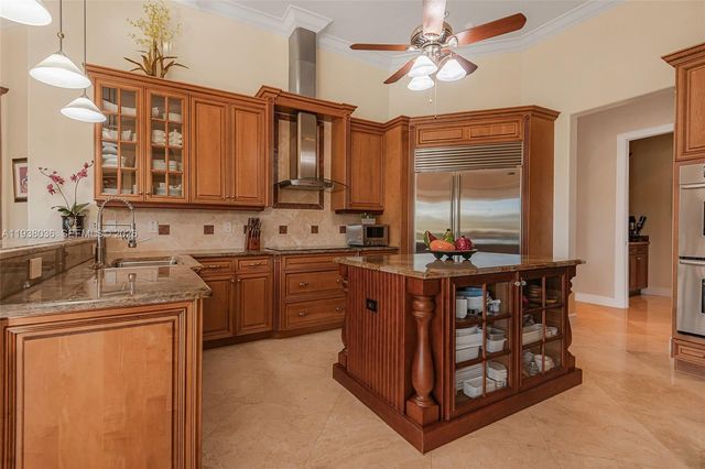 610 W Enclave Cir W, Pembroke Pines, FL 33027