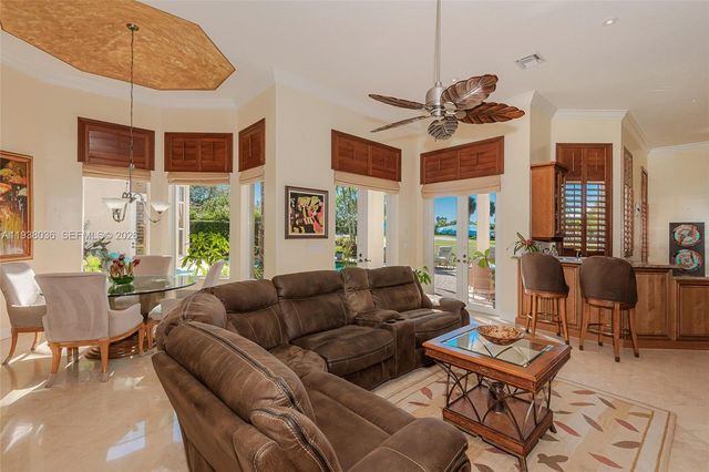 610 W Enclave Cir W, Pembroke Pines, FL 33027