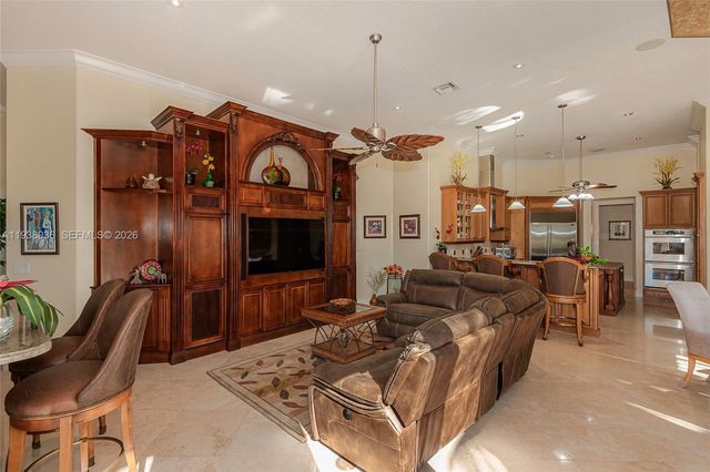 610 W Enclave Cir W, Pembroke Pines, FL 33027