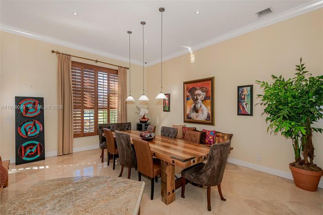 610 W Enclave Cir W, Pembroke Pines, FL 33027