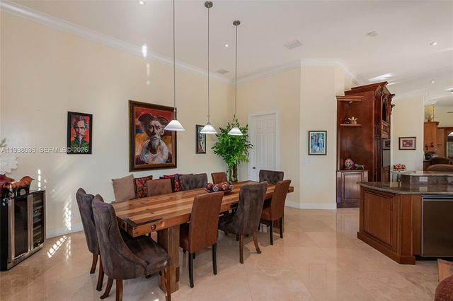 610 W Enclave Cir W, Pembroke Pines, FL 33027