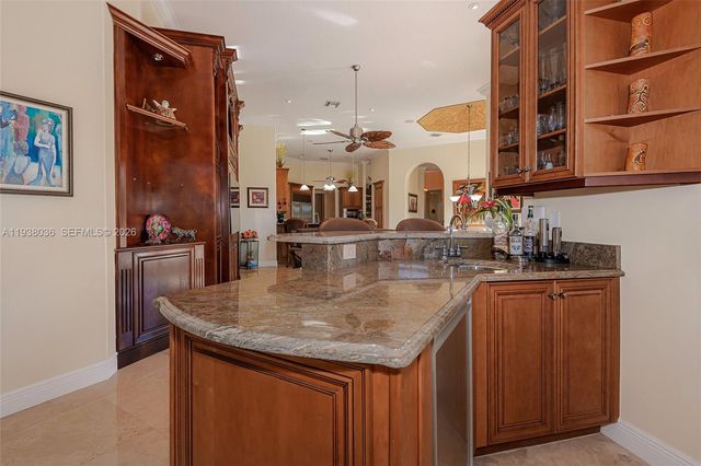 610 W Enclave Cir W, Pembroke Pines, FL 33027