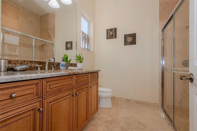 610 W Enclave Cir W, Pembroke Pines, FL 33027