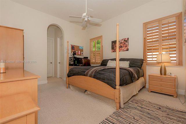 610 W Enclave Cir W, Pembroke Pines, FL 33027