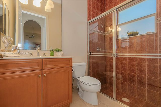 610 W Enclave Cir W, Pembroke Pines, FL 33027