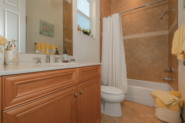 610 W Enclave Cir W, Pembroke Pines, FL 33027