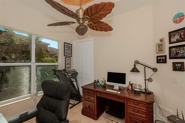 610 W Enclave Cir W, Pembroke Pines, FL 33027